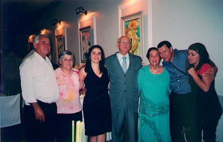 Adelino, Lenita, Daniela, filha da Lenita e do Adelino, Neno, Nena, Jos, marido da Daniela, e Larissa, filha da Denise, nas Bodas de Ouro da Nena e do Neno.