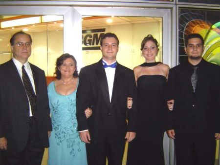 Washington, Lizete, Daniel, Olvia e Vitor. Na festa de formatura do Daniel em 4 de fevereiro de 2006.
