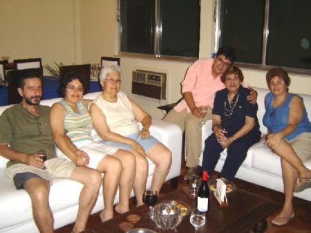 Noite de Natal (2005). Da direita para esquerda: Solange, Tia Jandira, Antonio Celso, Tia Pilar, Sonia e Joo Carlos.