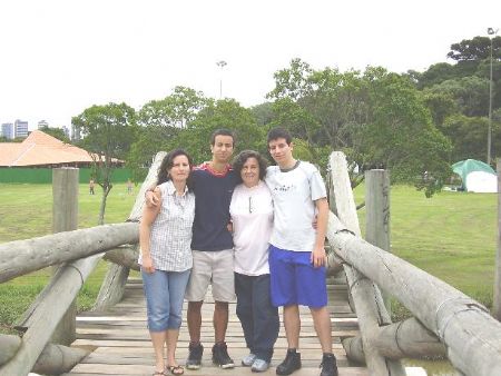 Leila, Jeremias, Liliam e Mateus no Parque Barigui em Curitiba. Dia 12 de fevereiro de 2006.