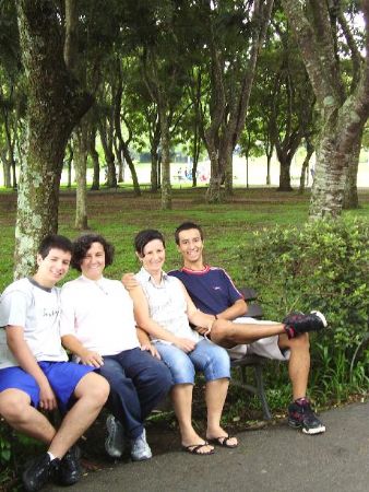 Mateus, Liliam, Leila e Jeremias no Parque Barigui em Curitiba. Dia 12 de fevereiro de 2006.