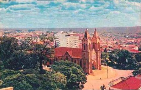 Catedral antiga de Londrina. Ficava no mesmo local em que est a Catedral atual.